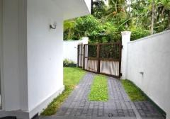 Pelawatta Battaramulla Brand New House For Sale. 10 Perches. 5 rooms, 3 bathrooms. Upstair House wit